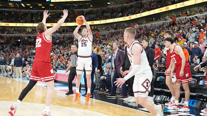 Mar 13, 2026; Chicago, IL, USA; Illinois Fighting Illini forward Jake Davis (15) shoot over Wisconsin Badgers forward Austin Rapp (22) during the first half at United Center. Mandatory Credit: David Banks-Imagn Images