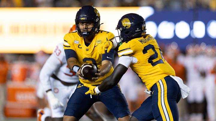 Cal quarterback Jaron-Keawe Sagapolutele (3) hands off to running back Adam Mohammed Cal quarterback Jaron-Keawe Sagapolutele (3) hands off to running back Adam Mohammed