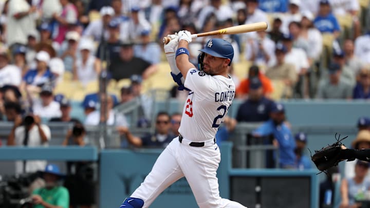  Los Angeles Dodgers left fielder Michael Conforto swinging 