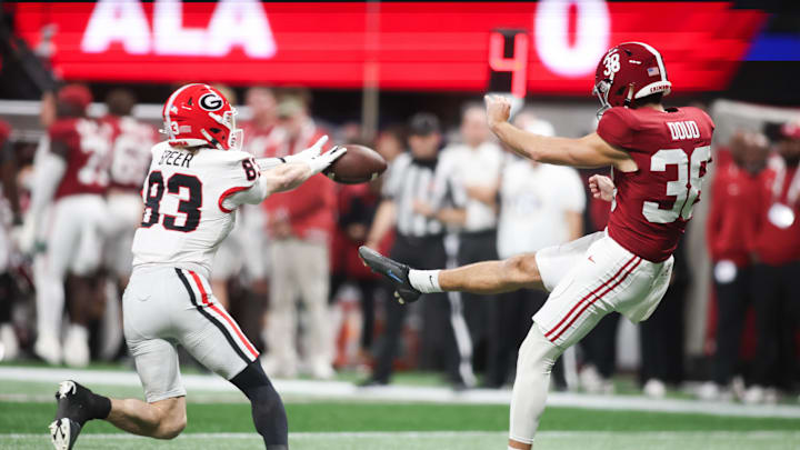Dec 6, 2025; Atlanta, GA, USA; Georgia Bulldogs wide receiver Cole Speer (83) blocks a punt from Alabama Crimson Tide punter Blake Doud (38) during the first quarter during the 2025 SEC Championship game at Mercedes-Benz Stadium. Mandatory Credit: Brett Davis-Imagn Images Dec 6, 2025; Atlanta, GA, USA; Georgia Bulldogs wide receiver Cole Speer (83) blocks a punt from Alabama Crimson Tide punter Blake Doud (38) during the first quarter during the 2025 SEC Championship game at Mercedes-Benz Stadium. Mandatory Credit: Brett Davis-Imagn Images