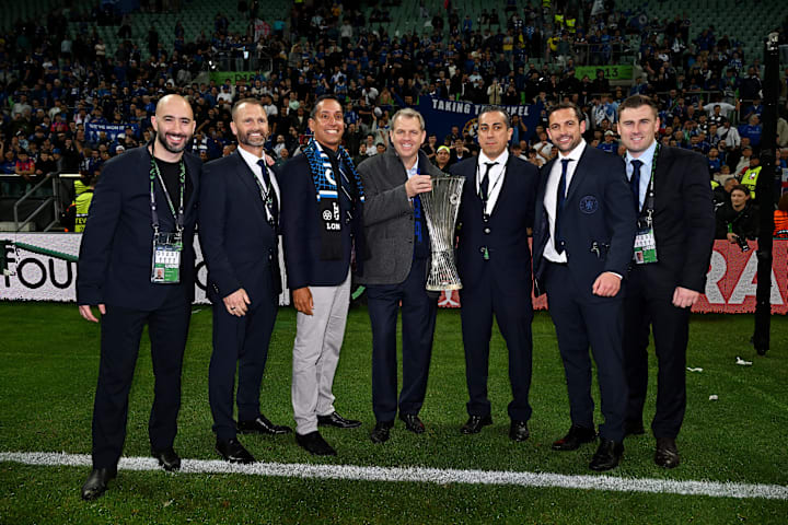 โจ ชีลด์ส, พอล วินสแตนลีย์, โฮเซ เฟลิเซียโน, ท็อดด์ โบห์ลี, เบห์ดัด เอกบาลี, ลอเรนซ์ สจ๊วร์ต, แซม จิวเวลล์