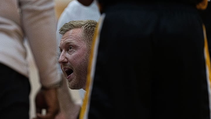 Avon Orioles head coach Drew Schauss talks with his team during a timeout Jan 5, 2024, at Plainfield High School in Plainfield, Indiana. Avon Orioles head coach Drew Schauss talks with his team during a timeout Jan 5, 2024, at Plainfield High School in Plainfield, Indiana.