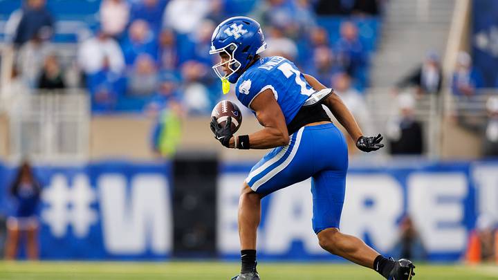 Nov 15, 2025; Lexington, Kentucky, USA; Kentucky Wildcats wide receiver DJ Miller (7) makes a one-handed catch during the fourth quarter against the Tennessee Tech Golden Eagles at Kroger Field. Mandatory Credit: Jordan Prather-Imagn Images Nov 15, 2025; Lexington, Kentucky, USA; Kentucky Wildcats wide receiver DJ Miller (7) makes a one-handed catch during the fourth quarter against the Tennessee Tech Golden Eagles at Kroger Field. Mandatory Credit: Jordan Prather-Imagn Images