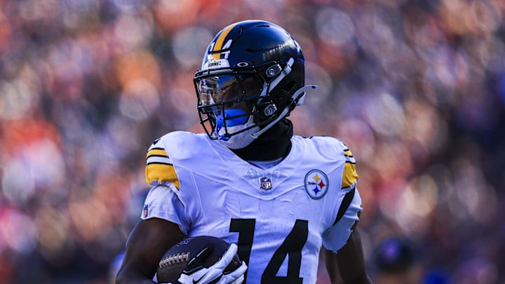 Dec 1, 2024; Cincinnati, Ohio, USA; Pittsburgh Steelers wide receiver George Pickens (14) runs the ball in for a touchdown against the Cincinnati Bengals in the first half at Paycor Stadium. Mandatory Credit: Katie Stratman-Imagn Images