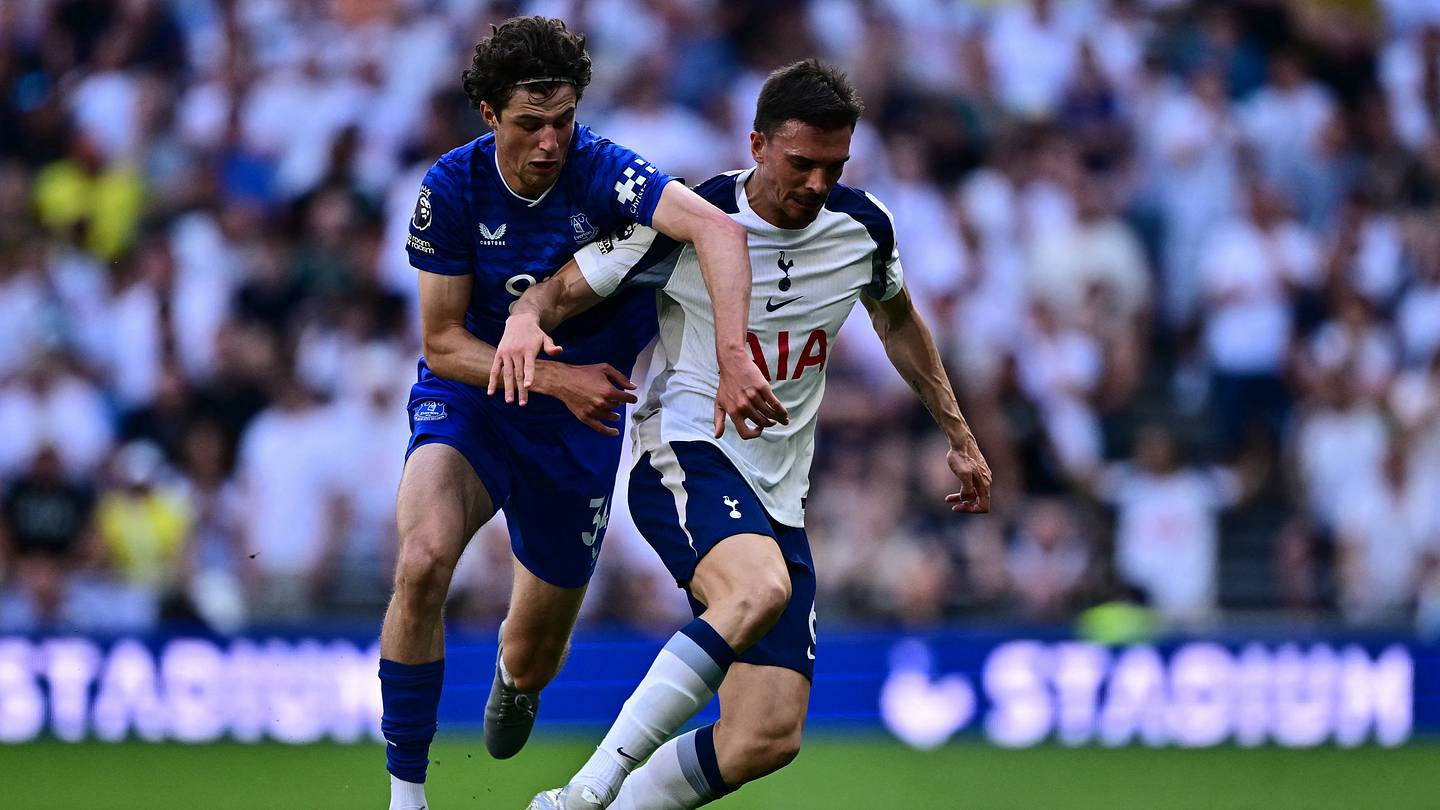 Defensive three could help Everton solve persistent right-back problem