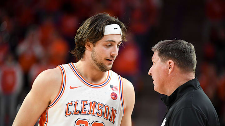 Clemson Tigers center Carter Welling (22) talks to Clemson Tigers head coach Brad Brownell Tuesday, Nov. 11, 2025, during the NCAA men’s basketball game against the Morehead State Eagles at Littlejohn Coliseum in Clemson, South Carolina. Clemson Tigers won 83-56. Clemson Tigers center Carter Welling (22) talks to Clemson Tigers head coach Brad Brownell Tuesday, Nov. 11, 2025, during the NCAA men’s basketball game against the Morehead State Eagles at Littlejohn Coliseum in Clemson, South Carolina. Clemson Tigers won 83-56.