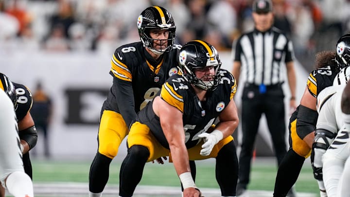 Pittsburgh Steelers quarterback Aaron Rodgers (8) lines up under center in the second quarter of the NFL Week 7 game between the Cincinnati Bengals and the Pittsburgh Steelers at Paycor Stadium in downtown Cincinnati on Thursday, Oct. 16, 2025. Pittsburgh Steelers quarterback Aaron Rodgers (8) lines up under center in the second quarter of the NFL Week 7 game between the Cincinnati Bengals and the Pittsburgh Steelers at Paycor Stadium in downtown Cincinnati on Thursday, Oct. 16, 2025.