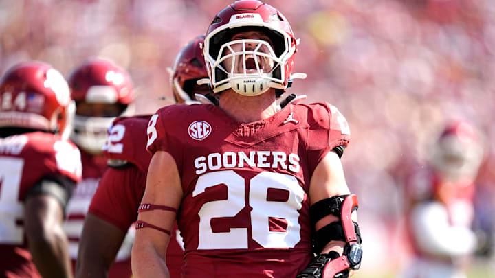 Oklahoma Sooners linebacker Danny Stutsman celebrates a play. Oklahoma Sooners linebacker Danny Stutsman celebrates a play.