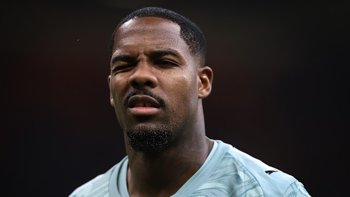 Mike Maignan misses out on Chelsea move