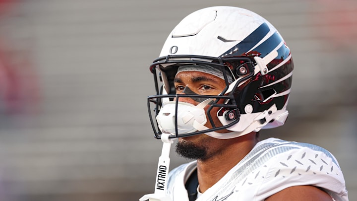 Oregon Ducks tight end Kenyon Sadiq