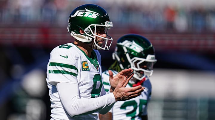 Aaron Rodgers warms up ahead of the Jets’ Week 8 game against the Patriots. 