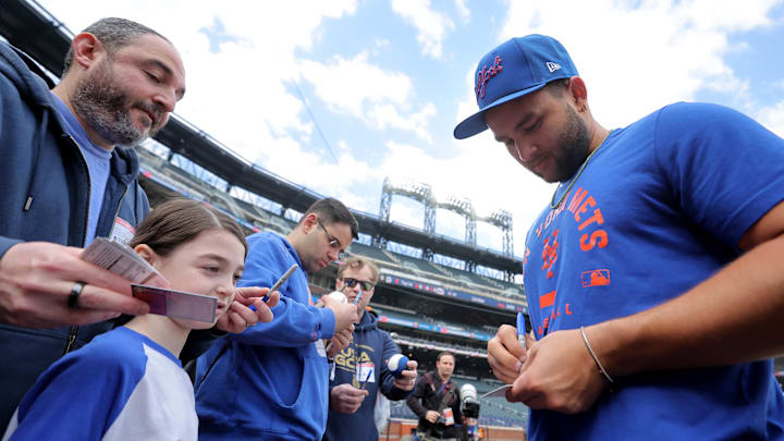 Mar 26, 2026; New York City, New York, USA; New York Mets third baseman Bo Bichette (19) signs autographs before an opening day game against the Pittsburgh Pirates at Citi Field. Mandatory Credit: Brad Penner-Imagn Images Mar 26, 2026; New York City, New York, USA; New York Mets third baseman Bo Bichette (19) signs autographs before an opening day game against the Pittsburgh Pirates at Citi Field. Mandatory Credit: Brad Penner-Imagn Images