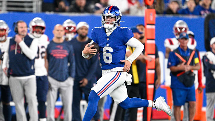 Aug 21, 2025; East Rutherford, New Jersey, USA; New York Giants quarterback Jaxson Dart (6) runs with the ball during the first quarter against the New England Patriots at MetLife Stadium. Aug 21, 2025; East Rutherford, New Jersey, USA; New York Giants quarterback Jaxson Dart (6) runs with the ball during the first quarter against the New England Patriots at MetLife Stadium.