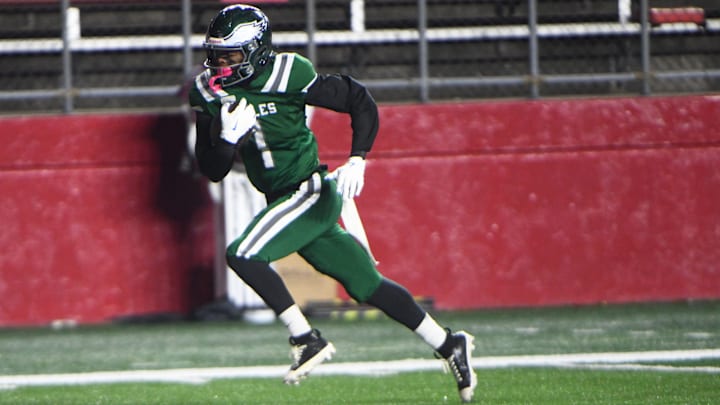 Nyqir Helton, a 2026 3-star wide receiver who won a state title in New Jersey, will officially visit Syracuse football.
