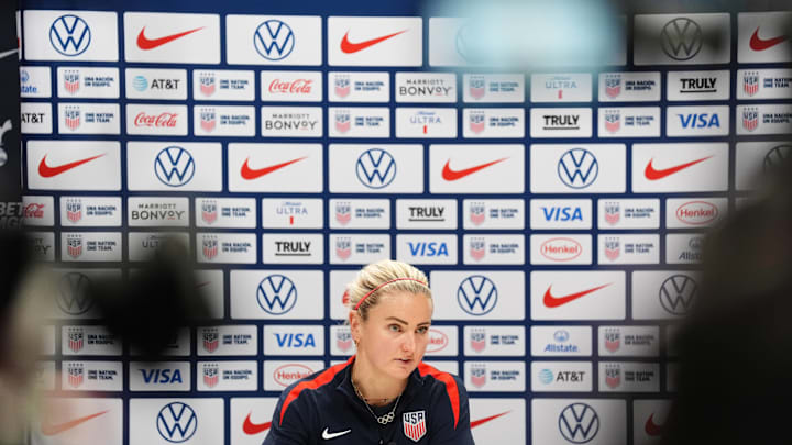 Lindsey Horan speaks to the press before England clash.