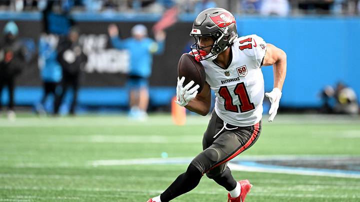 Dec 21, 2025; Charlotte, North Carolina, USA; Tampa Bay Buccaneers wide receiver Jalen McMillan (11) make a catch during the first half against the Carolina Panthers at Bank of America Stadium. Mandatory Credit: Bob Donnan-Imagn Images Dec 21, 2025; Charlotte, North Carolina, USA; Tampa Bay Buccaneers wide receiver Jalen McMillan (11) make a catch during the first half against the Carolina Panthers at Bank of America Stadium. Mandatory Credit: Bob Donnan-Imagn Images