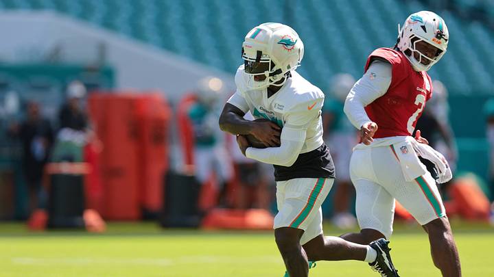 Miami Dolphins running back De'von Achane (28) works with quarterback Malik Willis (2) during practice at Hard Rock Stadium. Miami Dolphins running back De'von Achane (28) works with quarterback Malik Willis (2) during practice at Hard Rock Stadium.