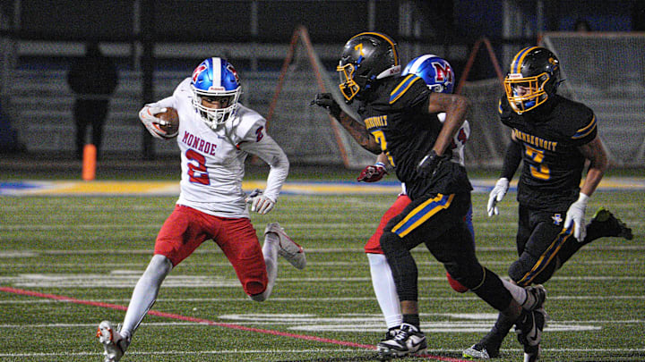 Four-star WR and top-50 overall prospect Messiah Hampton is a Syracuse football priority target, but another suitor has buzz.