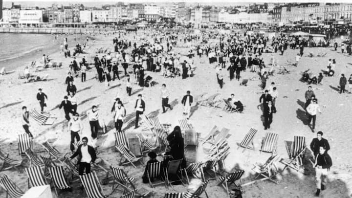 Back in the '60s, clashes between Mods and Rockers often resulted in violence. But what happens when you add Pod People into the mix?