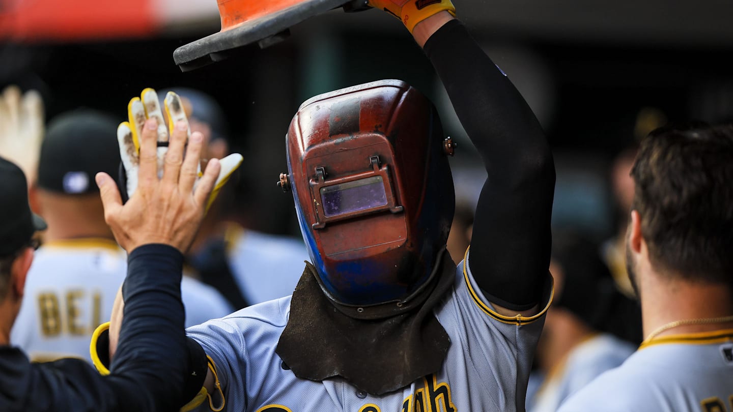 Pirates Unleash Power in Win Over Reds