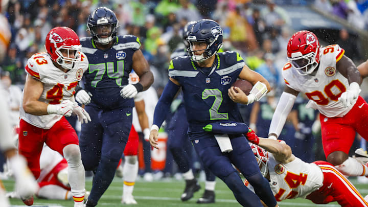 Aug 15, 2025; Seattle, Washington, USA; Seattle Seahawks quarterback Drew Lock (2) rushes against Kansas City Chiefs linebacker Jack Cochrane (43), linebacker Leo Chenal (54) and defensive end Charles Omenihu (90) during the first quarter at Lumen Field. Mandatory Credit: Joe Nicholson-Imagn Images Aug 15, 2025; Seattle, Washington, USA; Seattle Seahawks quarterback Drew Lock (2) rushes against Kansas City Chiefs linebacker Jack Cochrane (43), linebacker Leo Chenal (54) and defensive end Charles Omenihu (90) during the first quarter at Lumen Field. Mandatory Credit: Joe Nicholson-Imagn Images