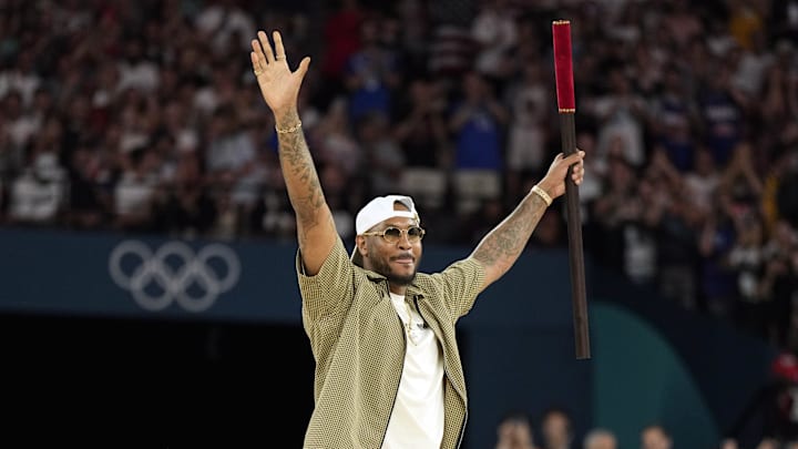 Aug 6, 2024; Paris, France; Carmelo Anthony performs before a men’s basketball quarterfinal game between the United States and Brazil during the Paris 2024 Olympic Summer Games at Accor Arena. Mandatory Credit: Kyle Terada-Imagn Images Aug 6, 2024; Paris, France; Carmelo Anthony performs before a men’s basketball quarterfinal game between the United States and Brazil during the Paris 2024 Olympic Summer Games at Accor Arena. Mandatory Credit: Kyle Terada-Imagn Images