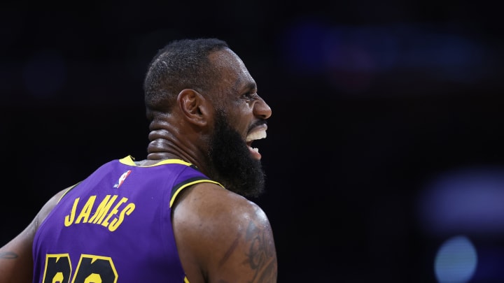 Philadelphia 76ers v Los Angeles Lakers Philadelphia 76ers v Los Angeles Lakers