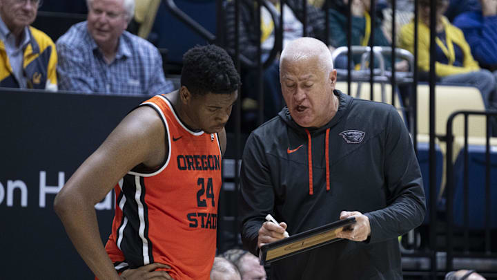 February 22, 2024; Berkeley, California, USA; Oregon State Beavers head coach Wayne Tinkle (right) instructs center KC Ibekwe (24) against the California Golden Bears during the second half at Haas Pavilion. Mandatory Credit: Kyle Terada-Imagn Images