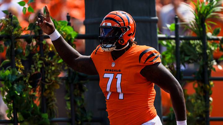 Sep 14, 2025; Cincinnati, Ohio, USA; Cincinnati Bengals offensive tackle Amarius Mims (71) runs onto the field before the game against the Jacksonville Jaguars at Paycor Stadium. Mandatory Credit: Katie Stratman-Imagn Images Sep 14, 2025; Cincinnati, Ohio, USA; Cincinnati Bengals offensive tackle Amarius Mims (71) runs onto the field before the game against the Jacksonville Jaguars at Paycor Stadium. Mandatory Credit: Katie Stratman-Imagn Images