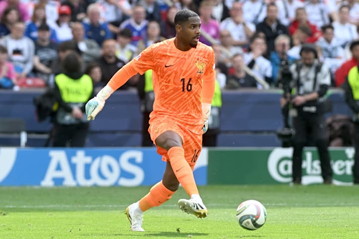 ไมค์ เมญ่อง