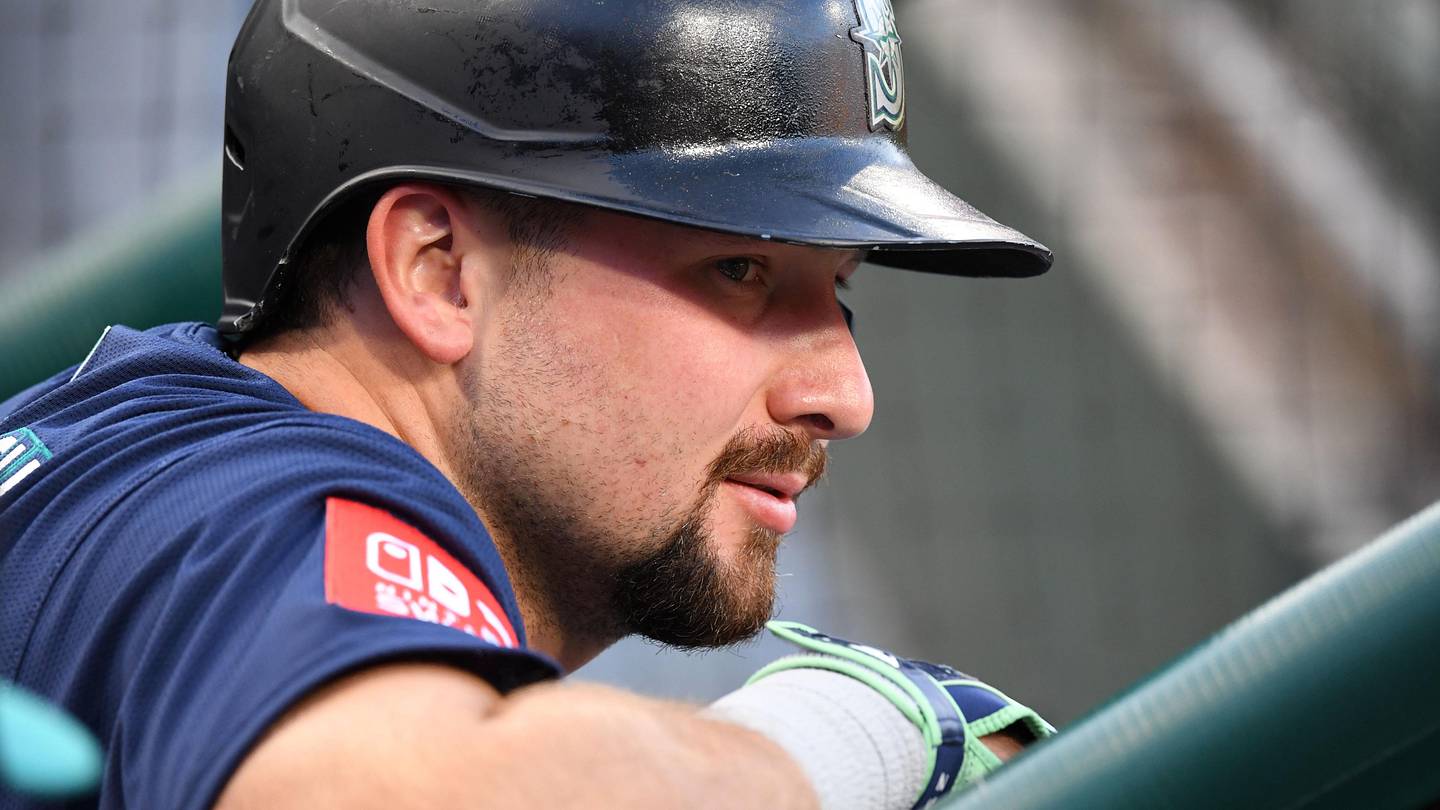 Seattle Mariners Catcher Cal Raleigh Sets New MLB Home Run Record