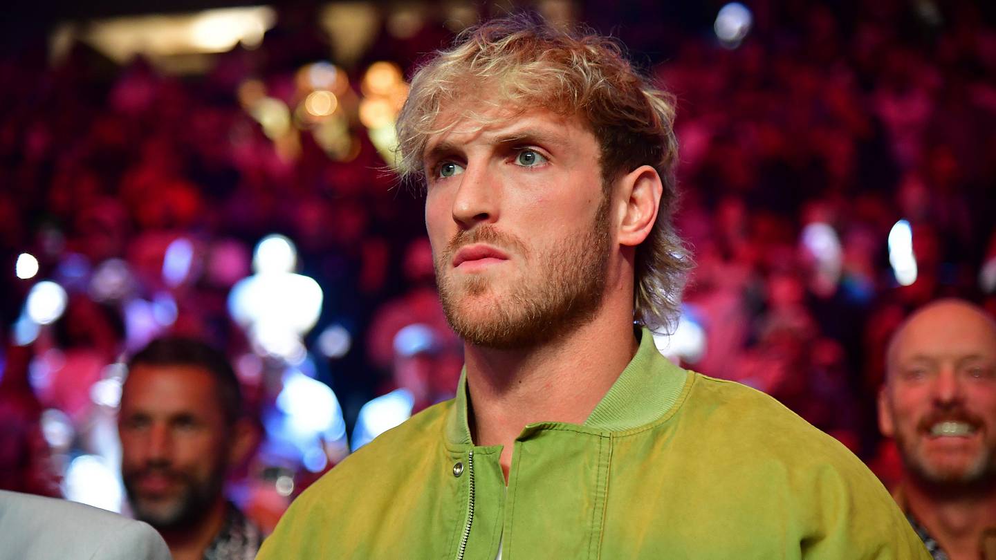 logan-paul-turns-heads-after-agreeing-to-boxing-match-with-retired-nfl