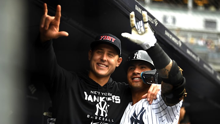 Gleyber Torres y Anthony Rizzo celebran el triunfo de los Yankees 