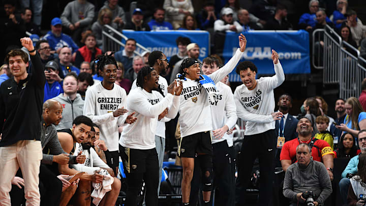 Oakland v Kentucky