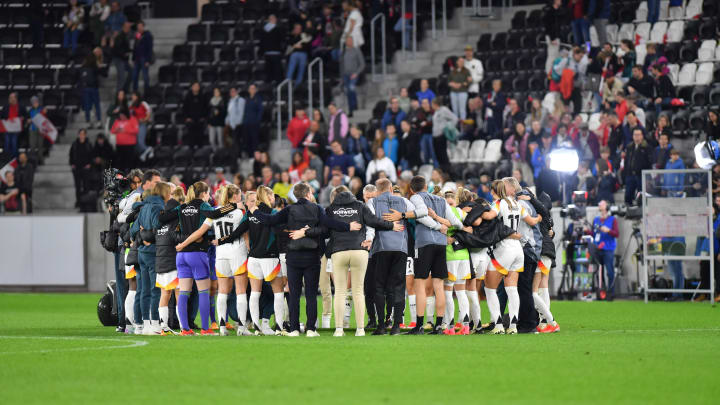 Die DFB-Frauen nach dem Spiel gegen Österreich. Die DFB-Frauen nach dem Spiel gegen Österreich.