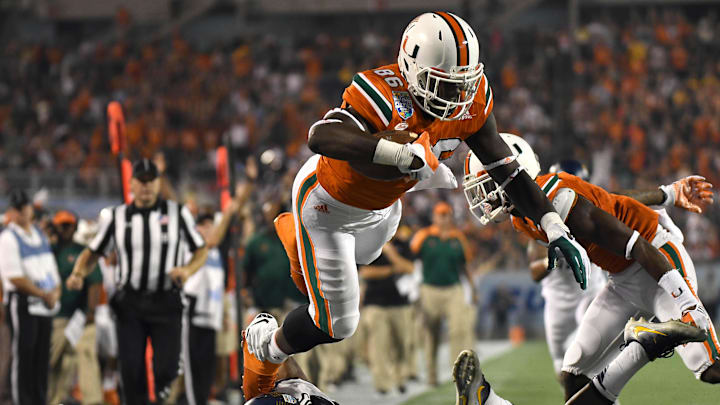 Dec 28, 2016; Orlando, FL, USA; Miami Hurricanes tight end  David Njoku (86) scores a touchdown in