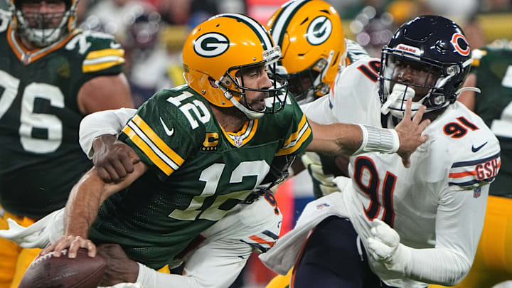 Whether using his arm or legs, Aaron Rodgers annoys Bears fans and players alike