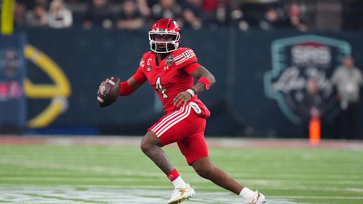 Dec 31, 2025; Las Vegas, NV, USA; Utah Utes quarterback Devon Dampier (4) throws the ball against the Nebraska Cornhuskers in the second half during the SRS Distribution Las Vegas Bowl at Allegiant Stadium. Mandatory Credit: Kirby Lee-Imagn Images Dec 31, 2025; Las Vegas, NV, USA; Utah Utes quarterback Devon Dampier (4) throws the ball against the Nebraska Cornhuskers in the second half during the SRS Distribution Las Vegas Bowl at Allegiant Stadium. Mandatory Credit: Kirby Lee-Imagn Images