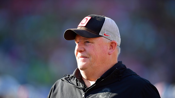 Jan 1, 2025; Pasadena, CA, USA; Ohio State Buckeyes offensive coordinator Chip Kelly looks on before the 2025 Rose Bowl college football quarterfinal game against the Oregon Ducks at Rose Bowl Stadium. Mandatory Credit: Gary A. Vasquez-Imagn Images Jan 1, 2025; Pasadena, CA, USA; Ohio State Buckeyes offensive coordinator Chip Kelly looks on before the 2025 Rose Bowl college football quarterfinal game against the Oregon Ducks at Rose Bowl Stadium. Mandatory Credit: Gary A. Vasquez-Imagn Images