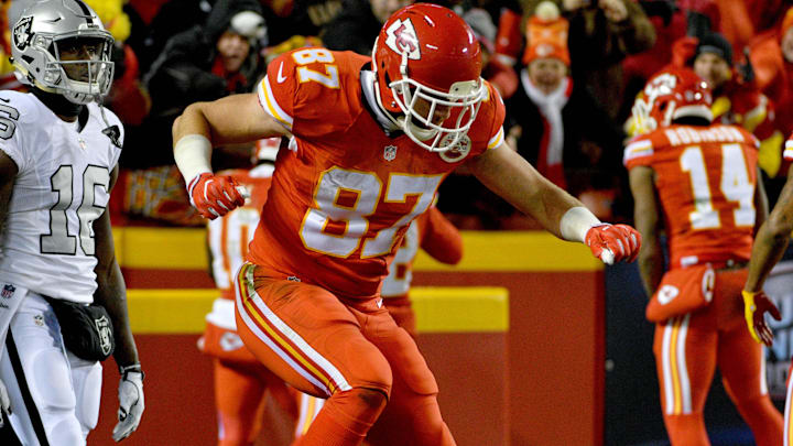 Travis Kelce during the Chiefs' 21–13 win over the Raiders on Dec. 8, 2016.