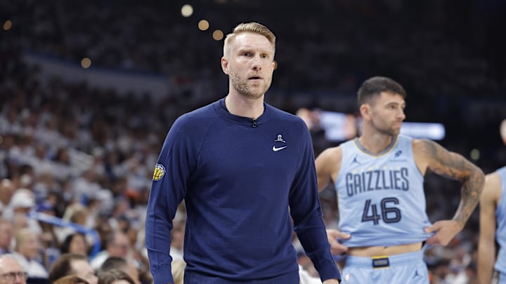 Apr 20, 2025; Oklahoma City, Oklahoma, USA; Memphis Grizzlies head coach Tuomas Lisalo looks at an official after a play against the Oklahoma City Thunder during the first quarter at Paycom Center. Mandatory Credit: Alonzo Adams-Imagn Images Apr 20, 2025; Oklahoma City, Oklahoma, USA; Memphis Grizzlies head coach Tuomas Lisalo looks at an official after a play against the Oklahoma City Thunder during the first quarter at Paycom Center. Mandatory Credit: Alonzo Adams-Imagn Images