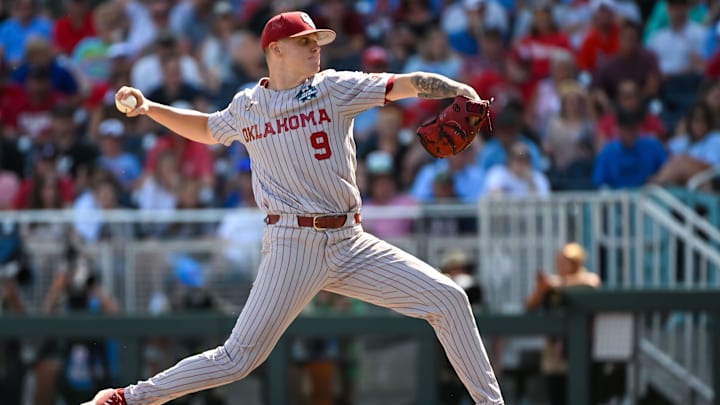 Jun 26, 2022; Omaha, NE, USA;  Oklahoma Sooners starting pitcher Cade Horton (9) throws against the