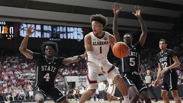 Feb 25, 2025; Tuscaloosa, AL, USA; Alabama guard Mark Sears (1) drives into the lane and passes as he is defended by Mississippi State forward Cameron Matthews (4) and Mississippi State guard Shawn Jones Jr. (5) at Coleman Coliseum. Alabama defeated Mississippi State 111-73. Feb 25, 2025; Tuscaloosa, AL, USA; Alabama guard Mark Sears (1) drives into the lane and passes as he is defended by Mississippi State forward Cameron Matthews (4) and Mississippi State guard Shawn Jones Jr. (5) at Coleman Coliseum. Alabama defeated Mississippi State 111-73.