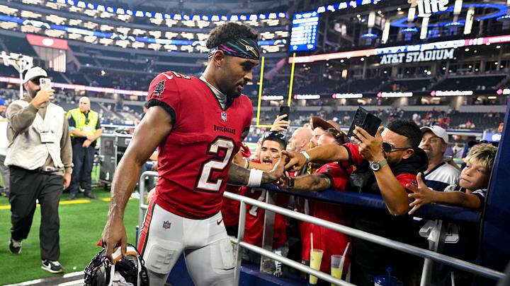 Oct 8, 2026; Arlington, Texas, USA; Tampa Bay Buccaneers wide receiver Emeka Egbuka (2) walks off the field past the fans after the game against the Dallas Cowboys at AT&T Stadium. Mandatory Credit: Jerome Miron-Imagn Images Oct 8, 2026; Arlington, Texas, USA; Tampa Bay Buccaneers wide receiver Emeka Egbuka (2) walks off the field past the fans after the game against the Dallas Cowboys at AT&T Stadium. Mandatory Credit: Jerome Miron-Imagn Images