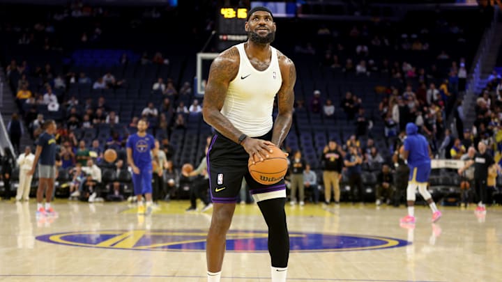 Los Angeles Lakers v Golden State Warriors