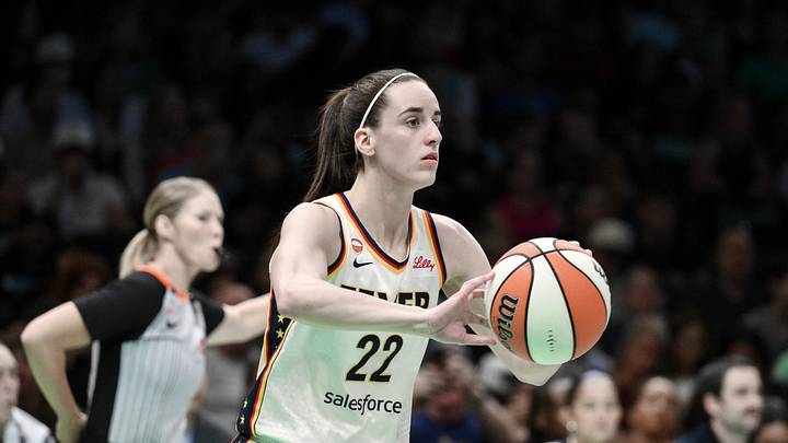 Aug 22, 2026; Brooklyn, New York, USA; Indiana Fever guard Caitlin Clark (22) passes the ball against the New York Liberty during the first half at Barclays Center. Mandatory Credit: John Jones-Imagn Images Aug 22, 2026; Brooklyn, New York, USA; Indiana Fever guard Caitlin Clark (22) passes the ball against the New York Liberty during the first half at Barclays Center. Mandatory Credit: John Jones-Imagn Images