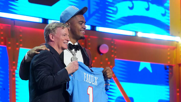 Apr 23, 2026; Pittsburgh, PA, USA; Auburn Tigers defensive end Keldric Faulk is selected by the Tennessee Titans as the number 31 pick during the 2026 NFL Draft at Acrisure Stadium. Mandatory Credit: Kirby Lee-Imagn Images