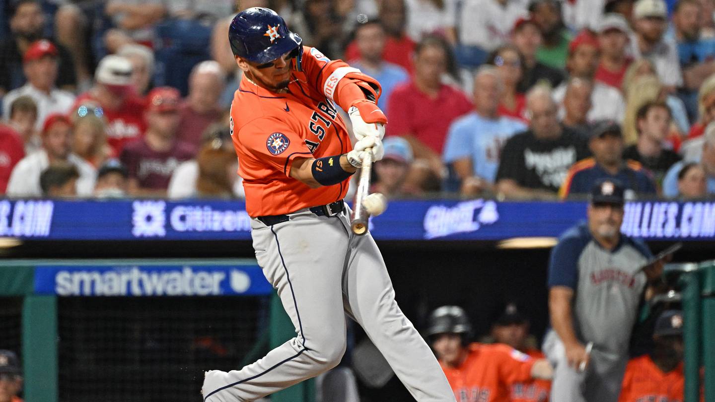 Astros Unveil Lineup for Crucial Middle Game Against Rays
