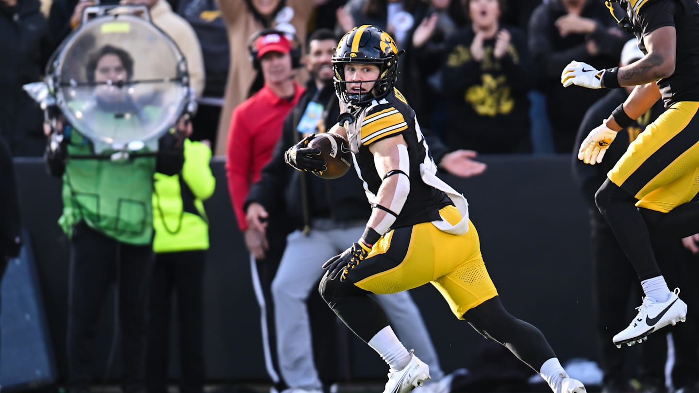 Iowa's Kaden Wetjen Reacts After Historic Award Win