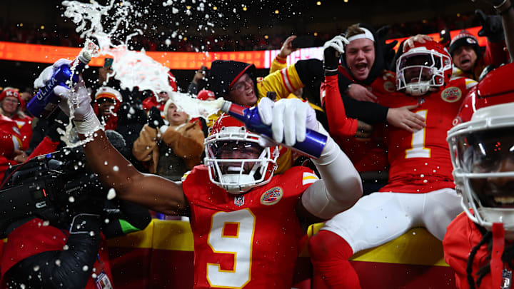 Jan 26, 2025; Kansas City, MO, USA; Kansas City Chiefs wide receiver Xavier Worthy (1) and wide receiver JuJu Smith-Schuster (9) react with fans after a touchdown against the Buffalo Bills during the first half in the AFC Championship game at GEHA Field at Arrowhead Stadium. Jan 26, 2025; Kansas City, MO, USA; Kansas City Chiefs wide receiver Xavier Worthy (1) and wide receiver JuJu Smith-Schuster (9) react with fans after a touchdown against the Buffalo Bills during the first half in the AFC Championship game at GEHA Field at Arrowhead Stadium.